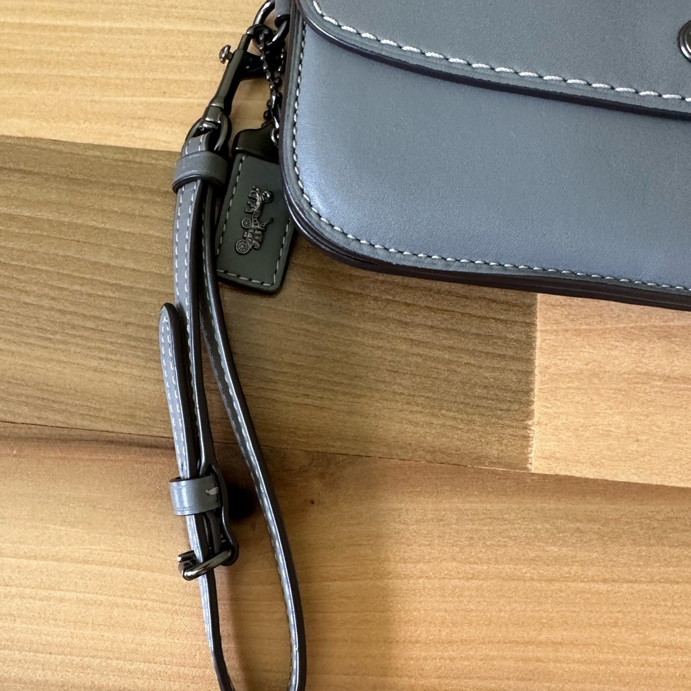 Coach 1941 Gray Glovetanned Leather Clutch Wristlet - Picture 2 of 9